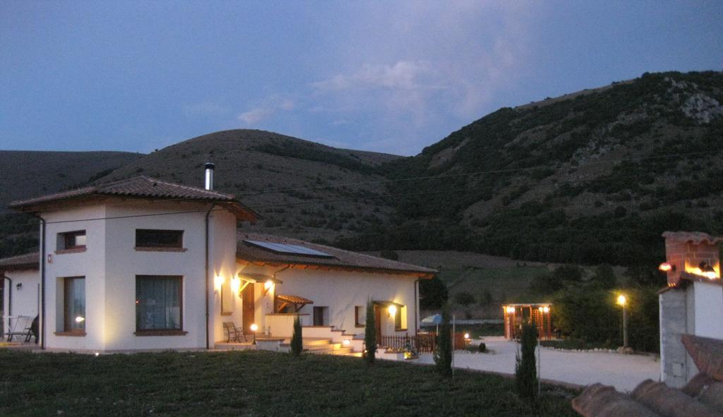 La Collina Di Peppino Bed & Breakfast Trasacco Exterior photo