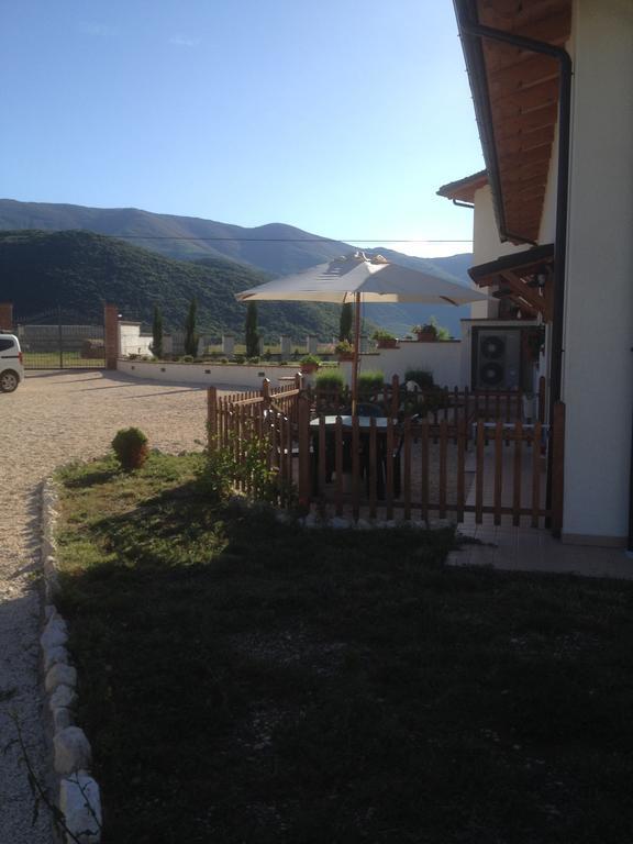 La Collina Di Peppino Bed & Breakfast Trasacco Exterior photo